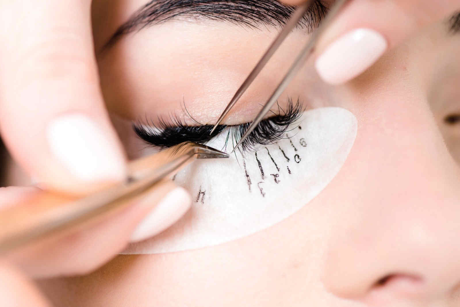 Göz Kamaştıran Güzellik: Ipek Kirpiklerin Sırları ve Bakım Rehberi